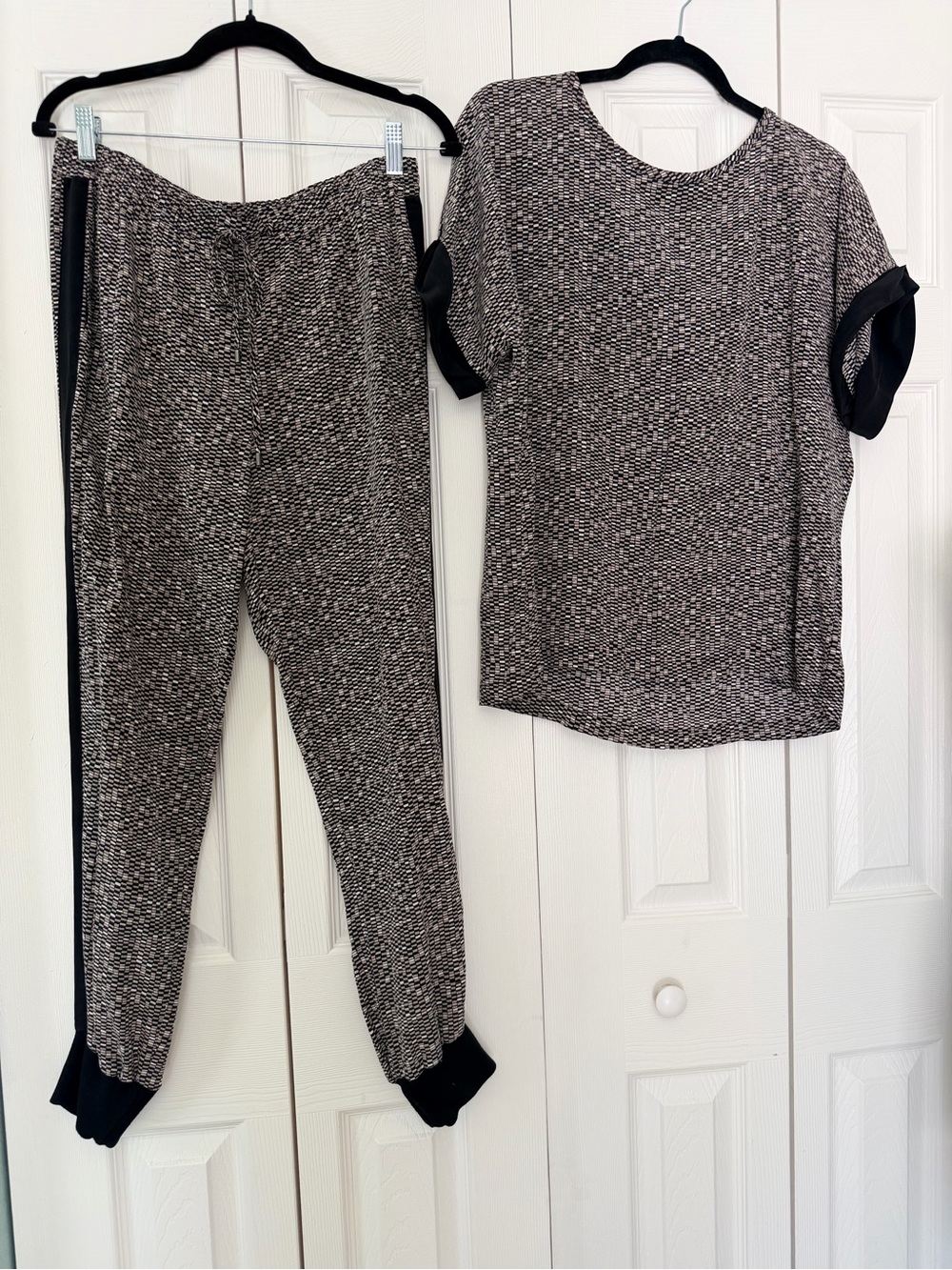 Vince 100% Silk Black & White Jogger Set with Side Stripe Size Large